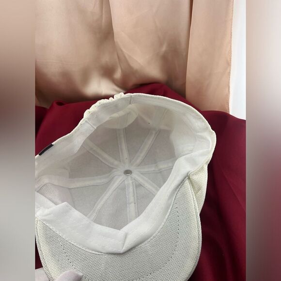 Stylish White Newsboy Cap - Picture 4 of 6